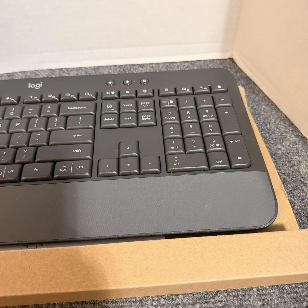 Logitech Signature K650 Wireless Bluetooth Keyboard USB Receiver Gray PC Mac